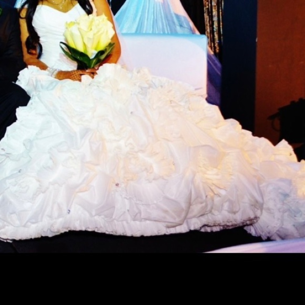 Gorgeous white wedding dress with 6 ft trail